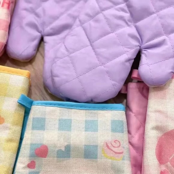 Hello Kitty & Kuromi Baking Gloves Retro Vintage Checkered Hearts 2 Gloves Pair - Picture 7 of 8